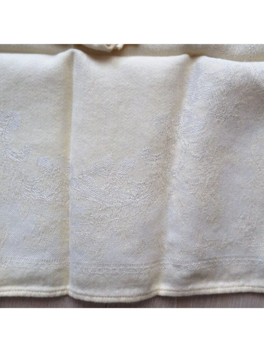 Set of 2 Vintage Yellow Linen Napkins Subtle Floral Jacquard Design 14